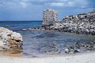 Spiaggia reperti con reperti storici